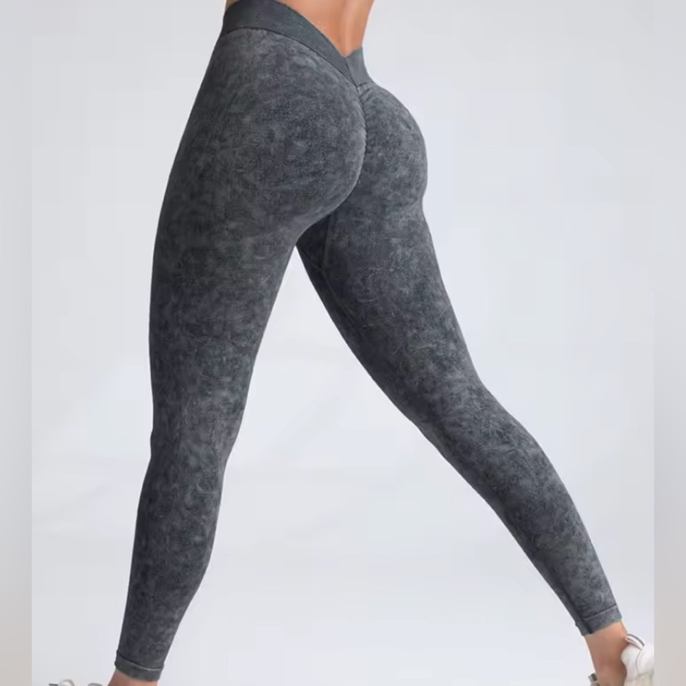 NWOT gray high rise leggings size M